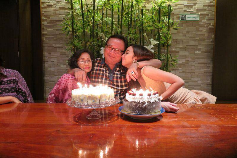 ครอบครัวนี้น่ารักอบอุ่นจริงๆ ในวันเกิดคุณพ่อ อั้ม พัชราภา!!
