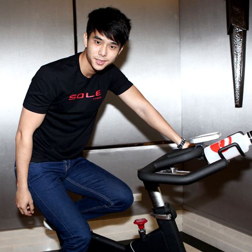 หนุ่มๆMen'sHealth 2014 เลือกใครดีอ่ะ?