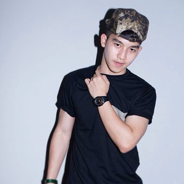 หล่อมาก  บารวีชอบผู้ชายสไตล์หล่อแบบนี้อ่ะ  เห็นแล้วอยากได้เป็นแฟนมาก เดินควงอวดใครต่อใคร @บารวี 237