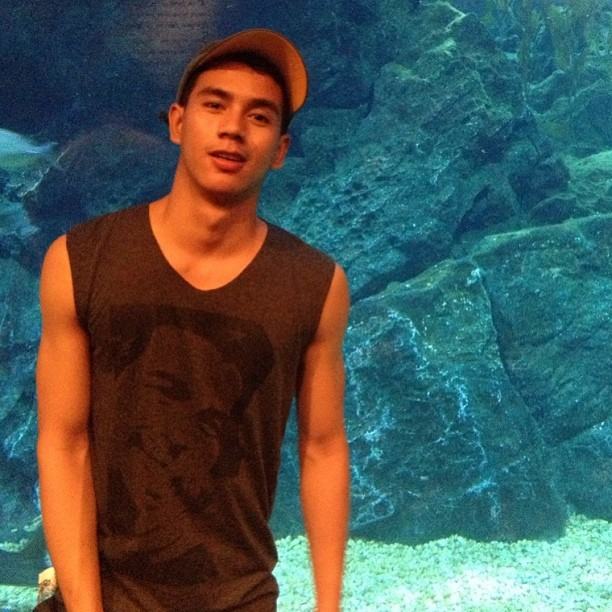 หล่อมาก  บารวีชอบผู้ชายสไตล์หล่อแบบนี้อ่ะ  เห็นแล้วอยากได้เป็นแฟนมาก เดินควงอวดใครต่อใคร @บารวี 237