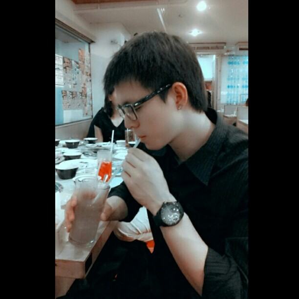 หล่อมาก  บารวีชอบผู้ชายสไตล์หล่อแบบนี้อ่ะ  เห็นแล้วอยากได้เป็นแฟนมาก เดินควงอวดใครต่อใคร @บารวี 237