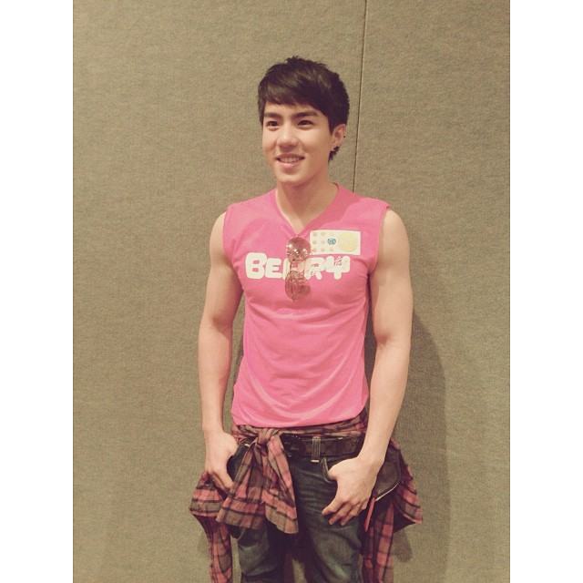 หล่อมาก  บารวีชอบผู้ชายสไตล์หล่อแบบนี้อ่ะ  เห็นแล้วอยากได้เป็นแฟนมาก เดินควงอวดใครต่อใคร @บารวี 237
