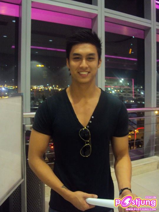 หล่อมาก  บารวีชอบผู้ชายสไตล์หล่อแบบนี้อ่ะ  เห็นแล้วอยากได้เป็นแฟนมาก เดินควงอวดใครต่อใคร @บารวี 237