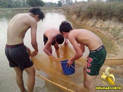 เรียงแถวมารับค่าเทอม