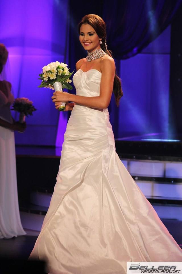 ภาพการประกวด Miss Venezuela World 2014 ชุดกาล่า