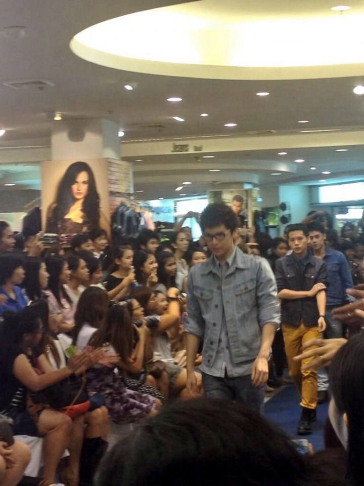 เต๋าคชาเดินแบบ