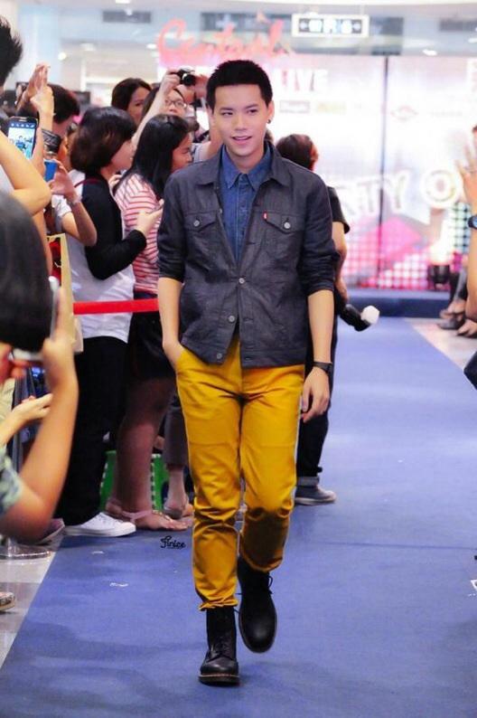 เต๋าคชาเดินแบบ