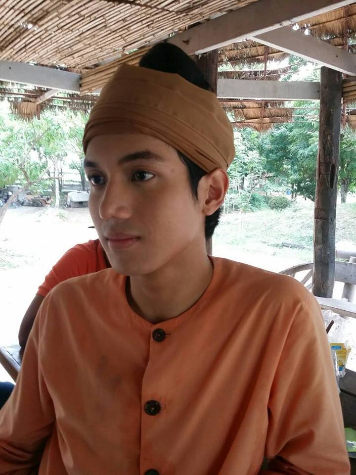 เพชร นพรัตน์ พระเอกยอพระกลิ่น