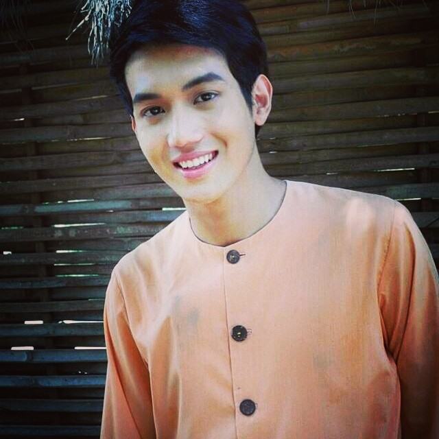 เพชร นพรัตน์ พระเอกยอพระกลิ่น
