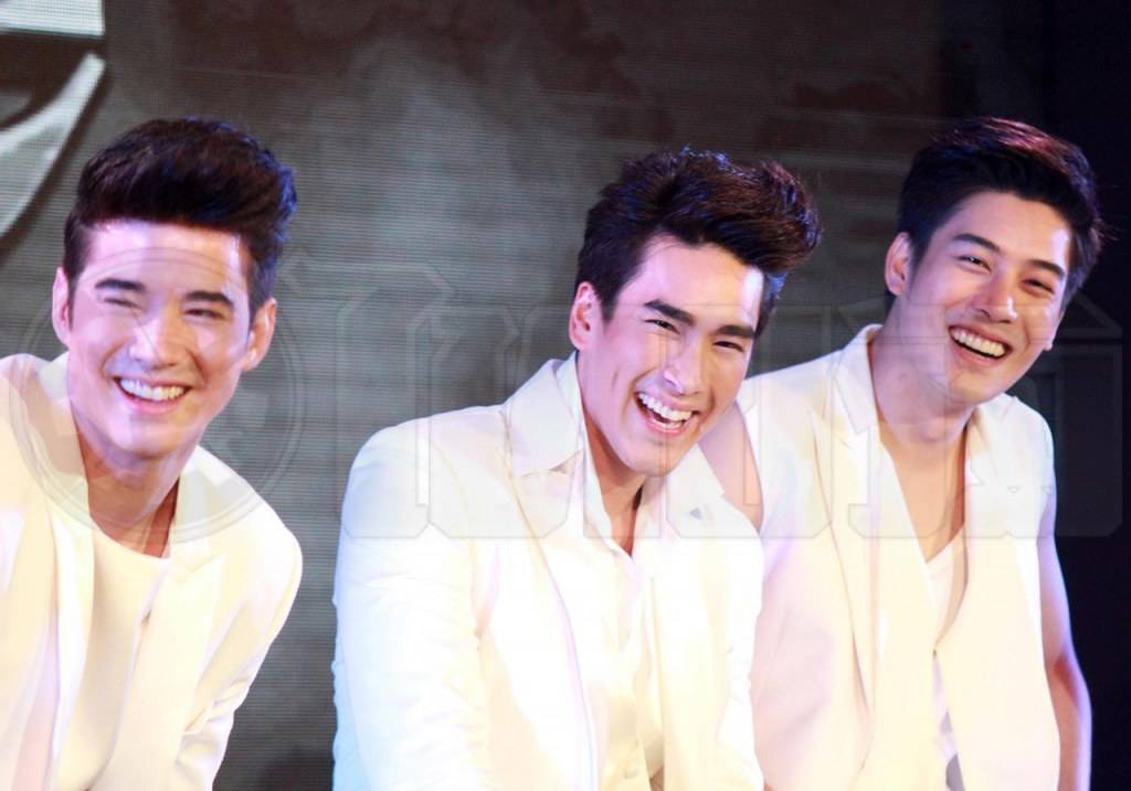 กรี๊ดสุดฟินจิ้นกระจายกับ 5 พระเอกสุดซี๊ด 'GIVE ME 5'