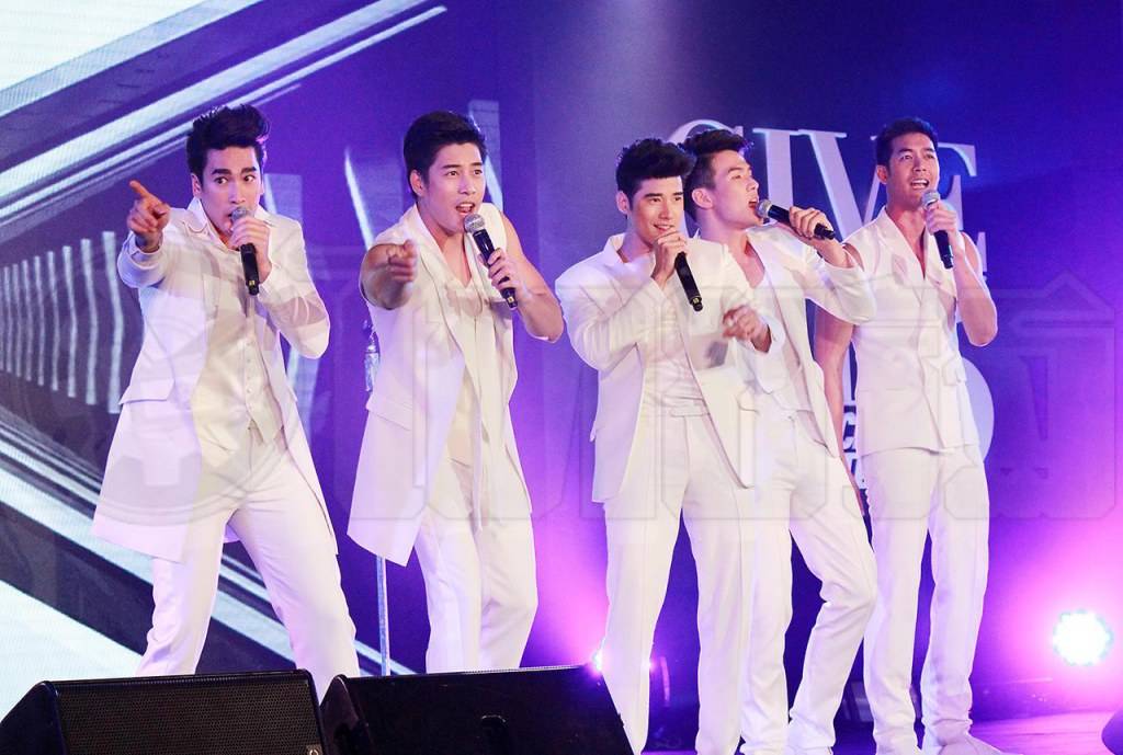 กรี๊ดสุดฟินจิ้นกระจายกับ 5 พระเอกสุดซี๊ด 'GIVE ME 5'