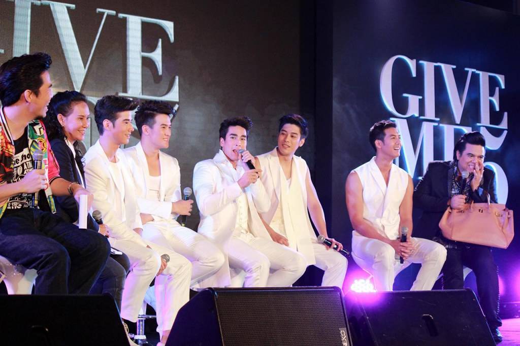 กรี๊ดสุดฟินจิ้นกระจายกับ 5 พระเอกสุดซี๊ด 'GIVE ME 5'