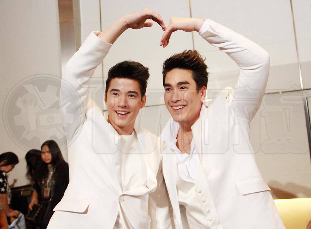 กรี๊ดสุดฟินจิ้นกระจายกับ 5 พระเอกสุดซี๊ด 'GIVE ME 5'