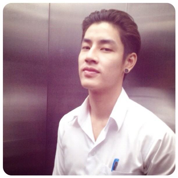 พ่อหนุ่มรูปหล่อ  มีภรรแล้วไหมน้อ  จะขอเดินควงสักวัน  @บารวี 260