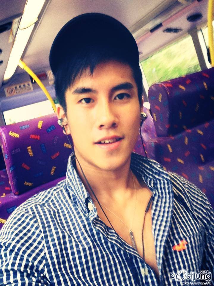 พ่อหนุ่มรูปหล่อ  มีภรรแล้วไหมน้อ  จะขอเดินควงสักวัน  @บารวี 260