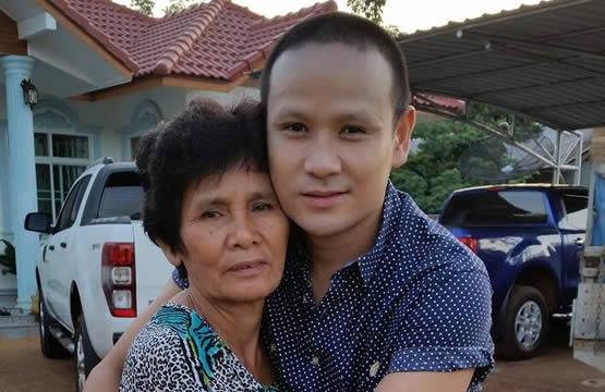 ไผ่ พงศธรกับแม่
