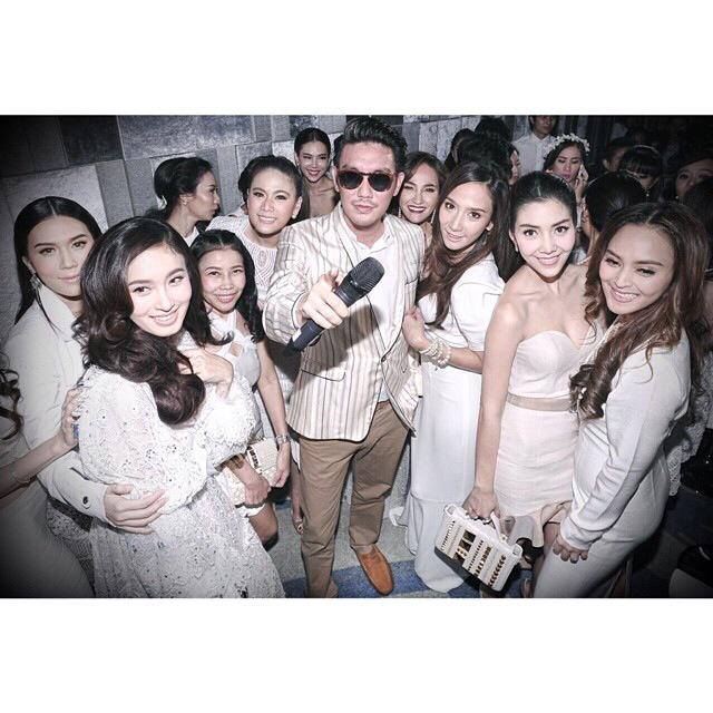 อั้ม หน้าเด็กมาก ในงานThe faceshop thailand