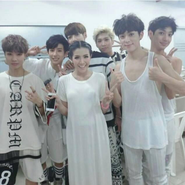 ใบเตย ปะทะ ศิลปินเกาหลี Boyfriend ใน 7 สีคอนเสิร์ต!!