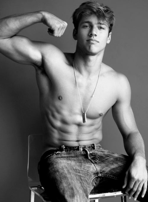 ปกติไม่ชอบฝรั่งค่ะ แต่ถูกใจนายแบบคนนี้มาก Simone Nobili