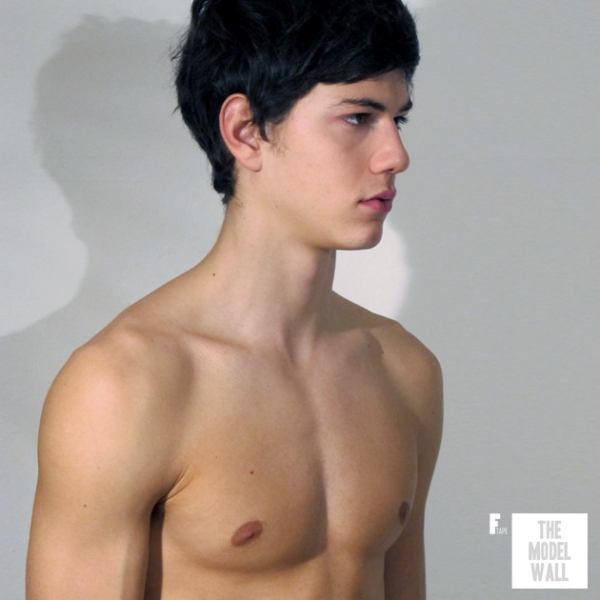 ปกติไม่ชอบฝรั่งค่ะ แต่ถูกใจนายแบบคนนี้มาก Simone Nobili