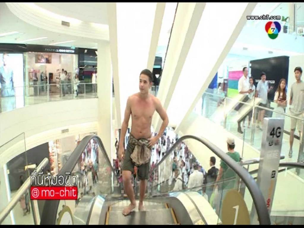 แบบนี้ค่อยเป็นธรรมชาติแด่ ในเรื่องทาตัวดำจนบ่เป็นธรรมชาติ,ชาวนาขาวๆเนียนๆก็มีอยู่เด้
