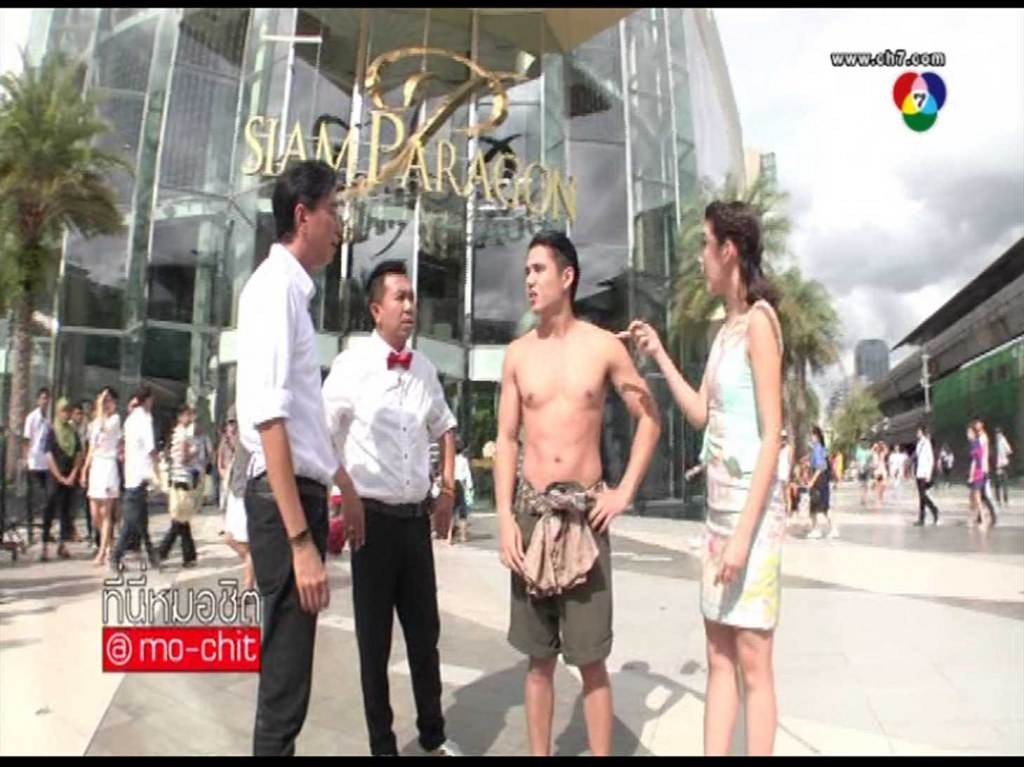 แบบนี้ค่อยเป็นธรรมชาติแด่ ในเรื่องทาตัวดำจนบ่เป็นธรรมชาติ,ชาวนาขาวๆเนียนๆก็มีอยู่เด้