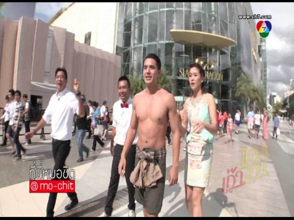 แบบนี้ค่อยเป็นธรรมชาติแด่ ในเรื่องทาตัวดำจนบ่เป็นธรรมชาติ,ชาวนาขาวๆเนียนๆก็มีอยู่เด้