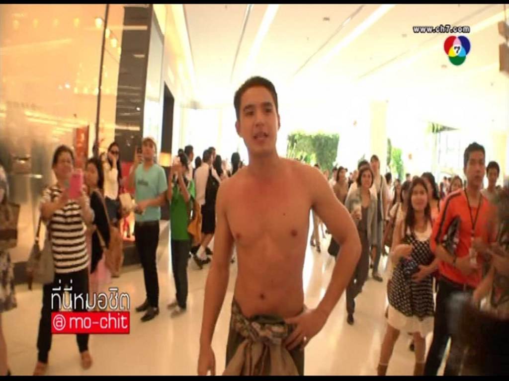 แบบนี้ค่อยเป็นธรรมชาติแด่ ในเรื่องทาตัวดำจนบ่เป็นธรรมชาติ,ชาวนาขาวๆเนียนๆก็มีอยู่เด้
