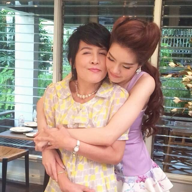 รวมภาพ นักแสดงช่อง 7 กับคุณแม่ เนื่องในวันแม่แห่งชาติ