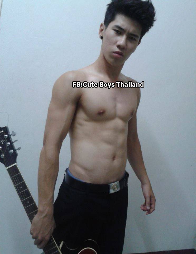 โอ้ยยย  ใจนะใจ  ไม่รู้ทำไมต้องรักคนมีเจ้าของ  ทั้งที่ใจนี้.. @บารวี 288