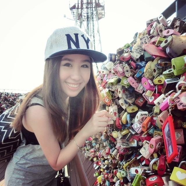 สาวยิ้มหวาน น่ารักใสใส