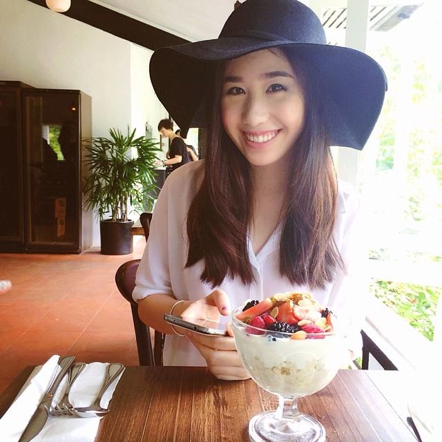 สาวยิ้มหวาน น่ารักใสใส