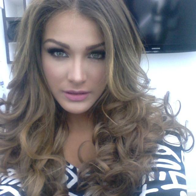 Miss Venezuela Universe 2014 มิกเบลีส กัสตียาโนส