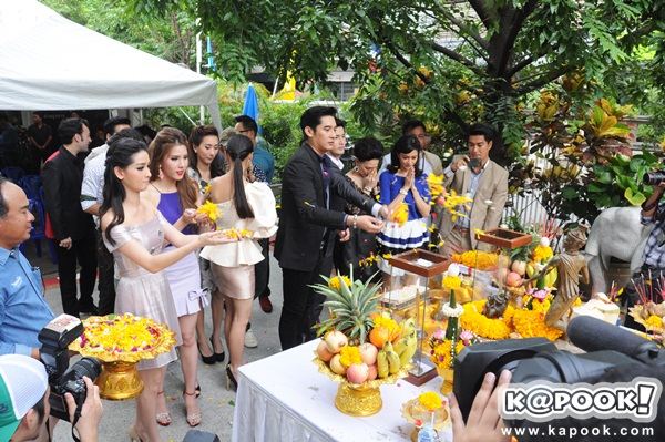 บรรยากาศ งานบรวงสรวง ละครกุหลาบเล่นไฟ จัดเต็ม!!