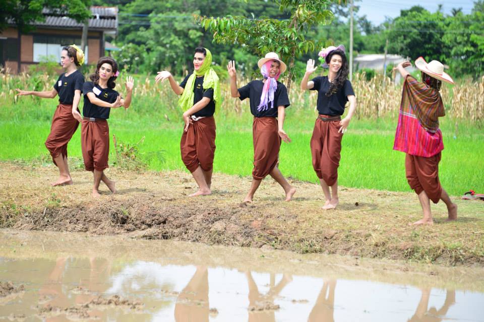 โอ้ย ชุดไปดำนา ปลูกวันแม่เก็บเกี่ยววันพ่อ