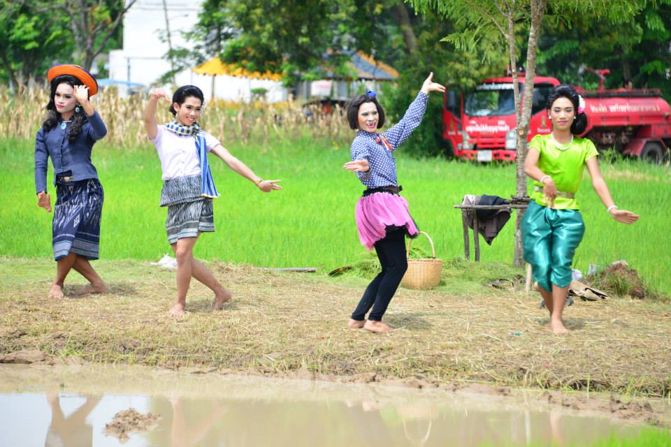 โอ้ย ชุดไปดำนา ปลูกวันแม่เก็บเกี่ยววันพ่อ