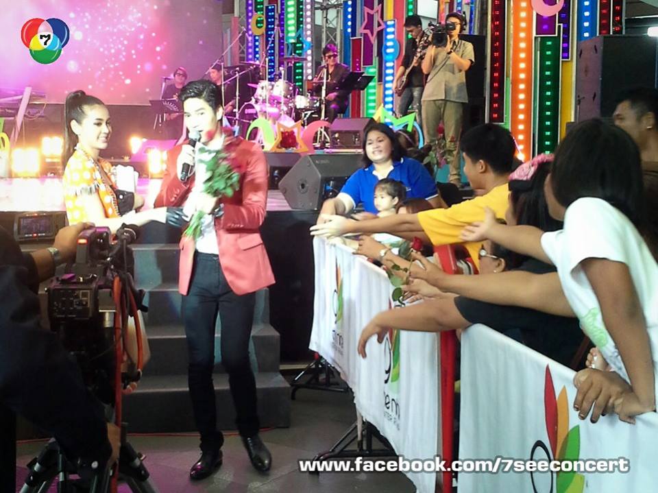 7 สีคอนเสิร์ต พิเศษ รักมิกค์ เลิฟไมค์ ไลค์เเม็ค
