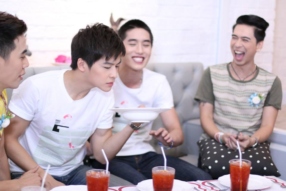 ต่อ & มาร์ช @ รายการปากว่ามือถึง (2-8-57)