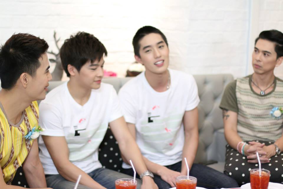 ต่อ & มาร์ช @ รายการปากว่ามือถึง (2-8-57)