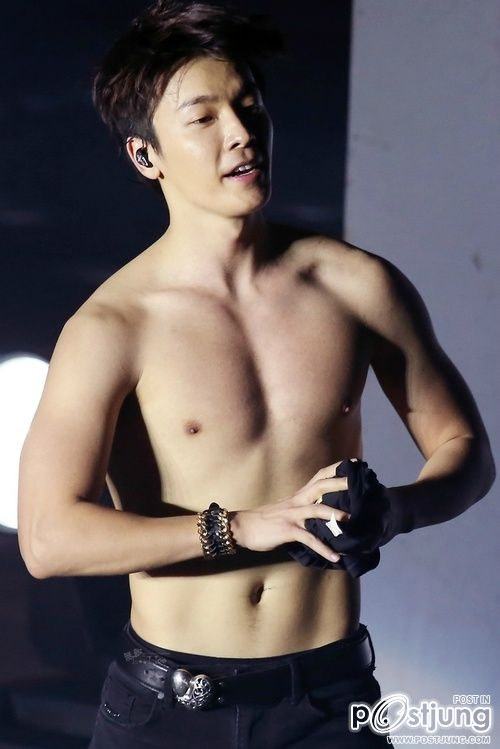 ถอดโชว์เรือนร่าง 557