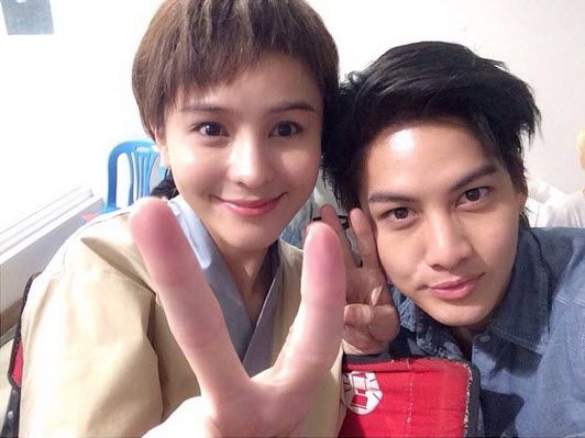ลุคใหม่สุดจี๊ดของ ออม-สุชาร์