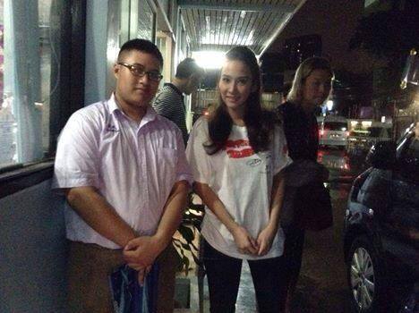 อั้ม กับ เด็กนักเรียนเเฟนคลับ!!