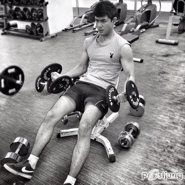 นิว..พระเอกหน้าใหม่กำลังกิน