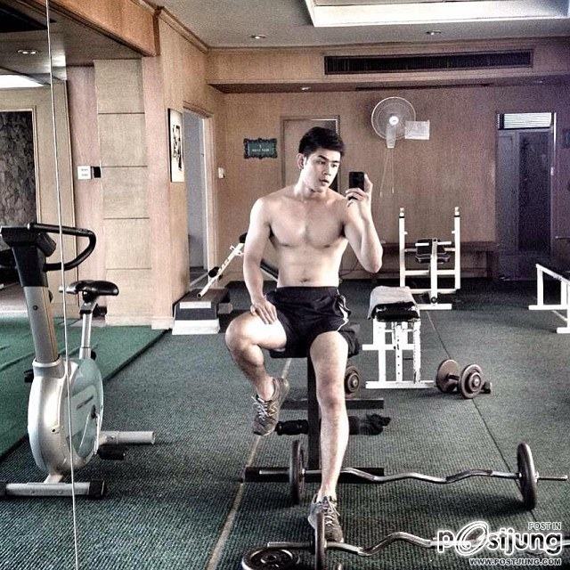 นิว..พระเอกหน้าใหม่กำลังกิน