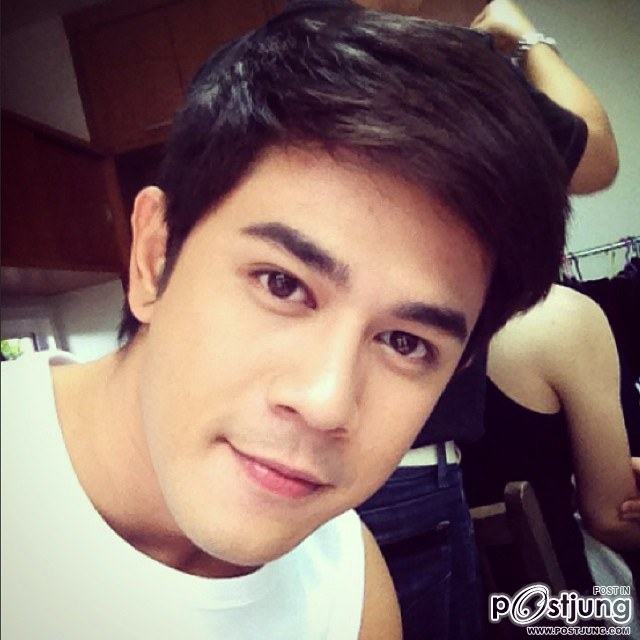 นิว..พระเอกหน้าใหม่กำลังกิน