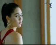 ทราย ปะทะ เสาวนีย์ ในทรายสีเพลิง (GIF)