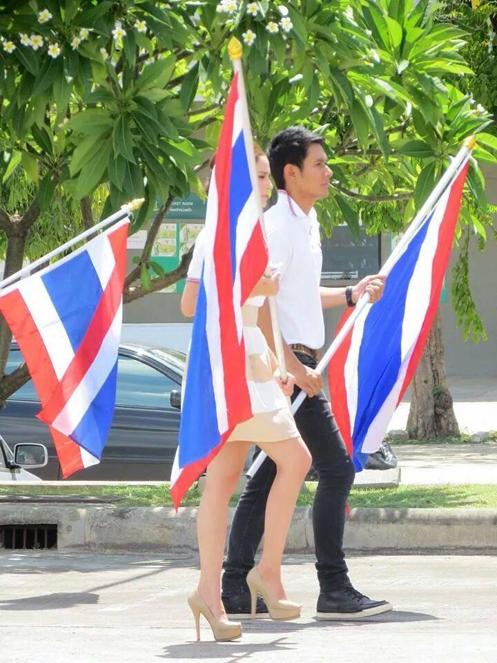 อ๋อม อรรคพันธ์ + ขวัญ อุษามณี โครงการรวมพลังชาติเพื่อเยาวชนไทย