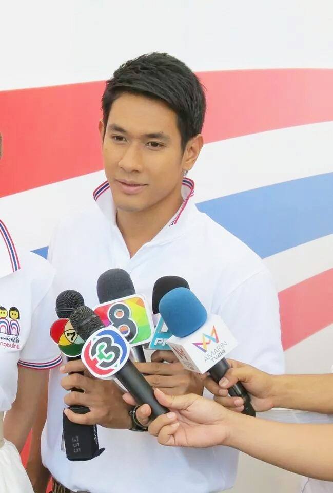 อ๋อม อรรคพันธ์ + ขวัญ อุษามณี โครงการรวมพลังชาติเพื่อเยาวชนไทย