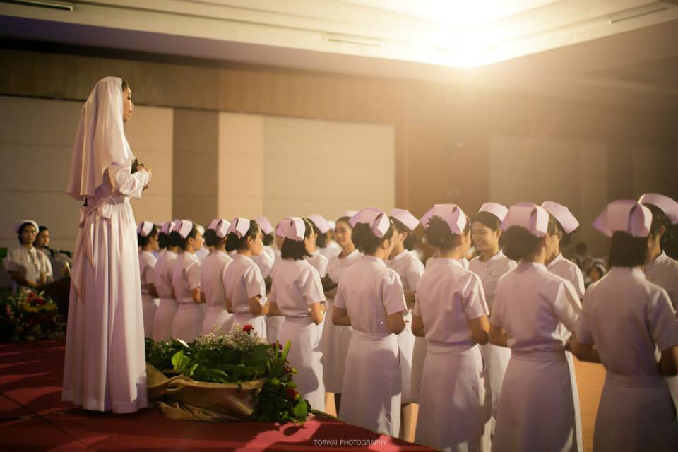 พิธีมอบหมวก เข็มสัญลักษณ์และตะเกียงไนติงเกล ปี2557 (มหาวิทยาลัยเทคโนโลยีสุรนารี)