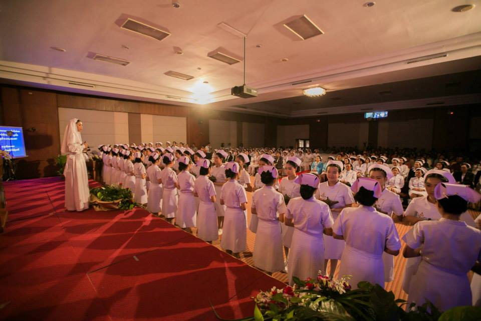 พิธีมอบหมวก เข็มสัญลักษณ์และตะเกียงไนติงเกล ปี2557 (มหาวิทยาลัยเทคโนโลยีสุรนารี)